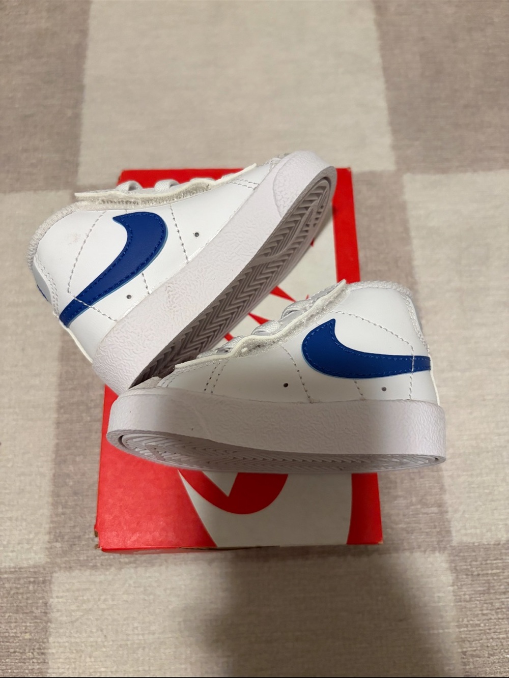Nike White & Blue Kids Low-Top Sneakers